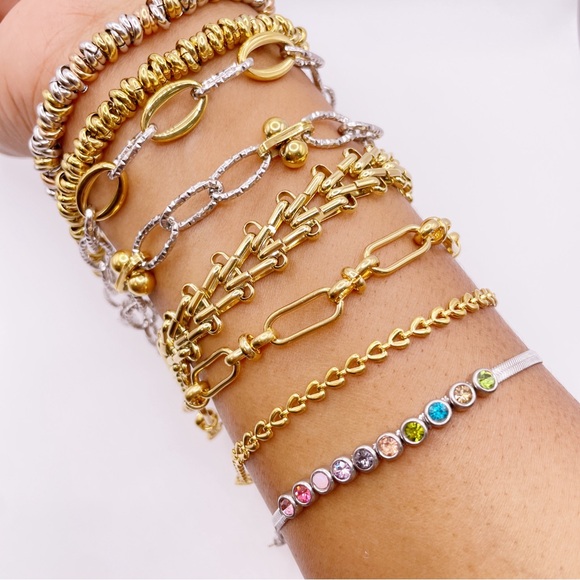 FRESH FAVES & MUST HAVES ✨✨✨ - Picture 5 of 5